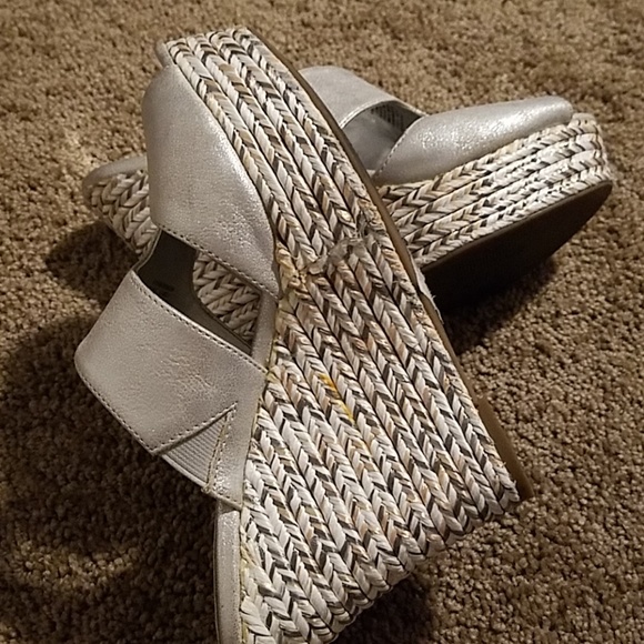 Sandal - Picture 4 of 4